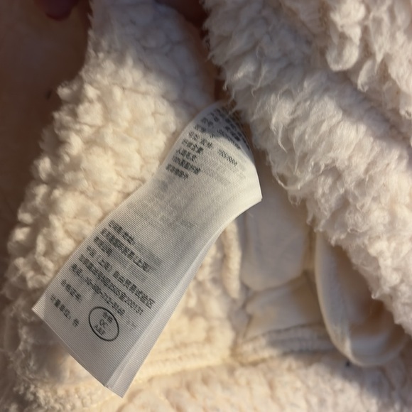 Hollister Women's Cream Sherpa Sweater with zipper size small NWOT - Picture 6 of 8
